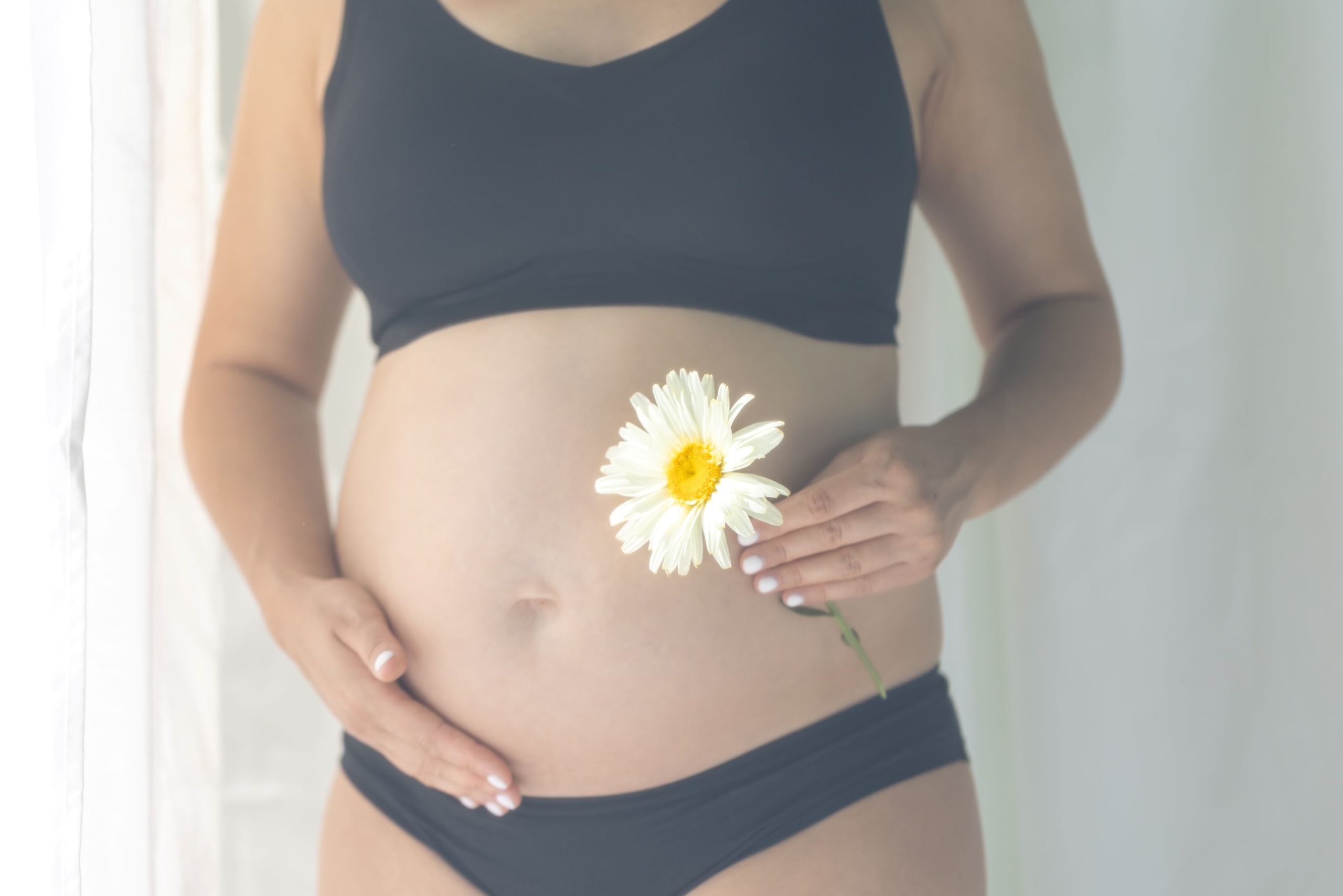 Pielęgnacja skóry w ciąży i po porodzie – jak zadbać o siebie naturalnie